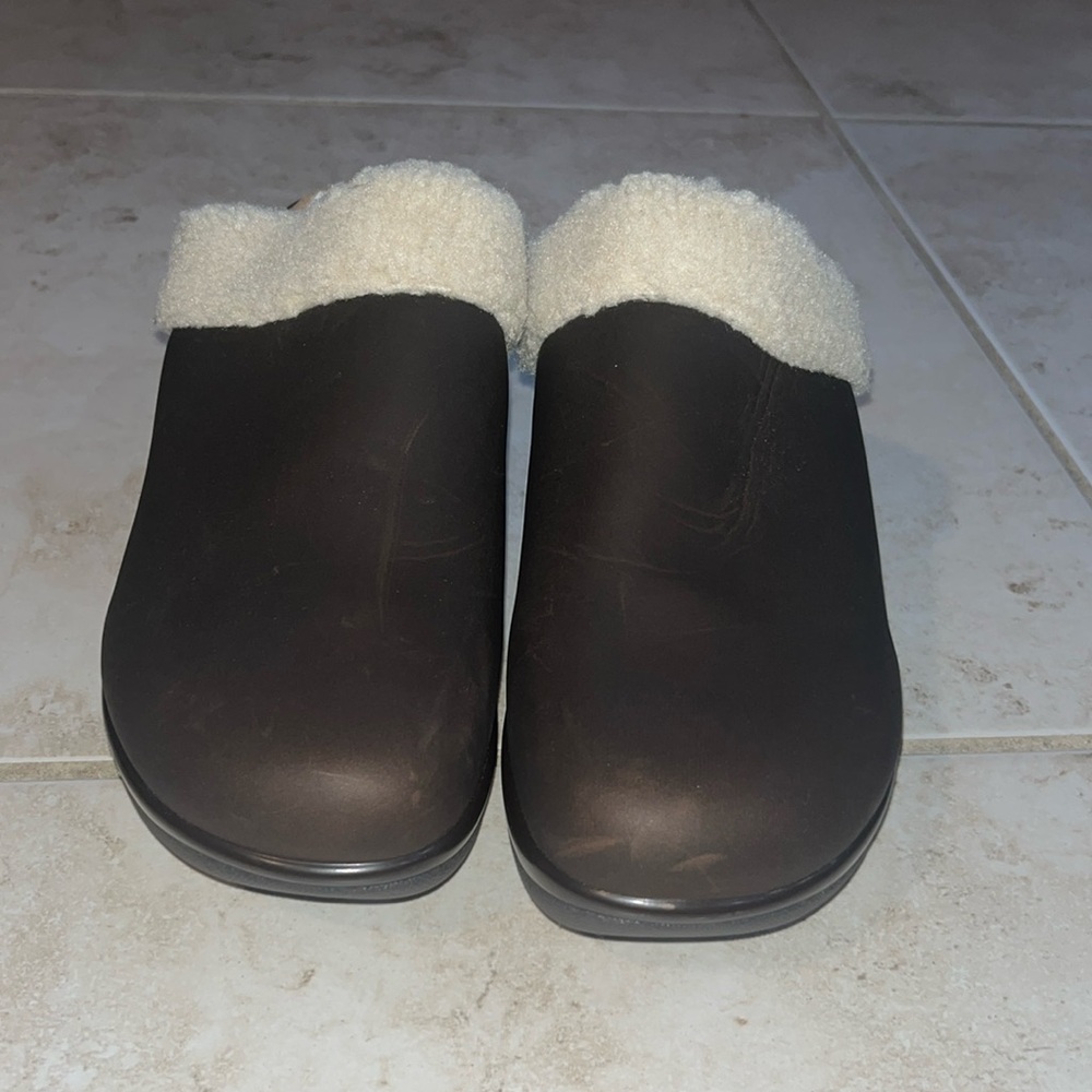 Cliffs by WHITE MOUNTAIN Dark Brown Mules with Soft Cream Trim